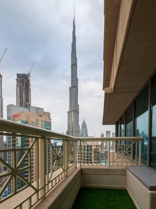 First Class 2Br With Full Burj Khalifa And Fountain View Apartment Dubai Exterior photo